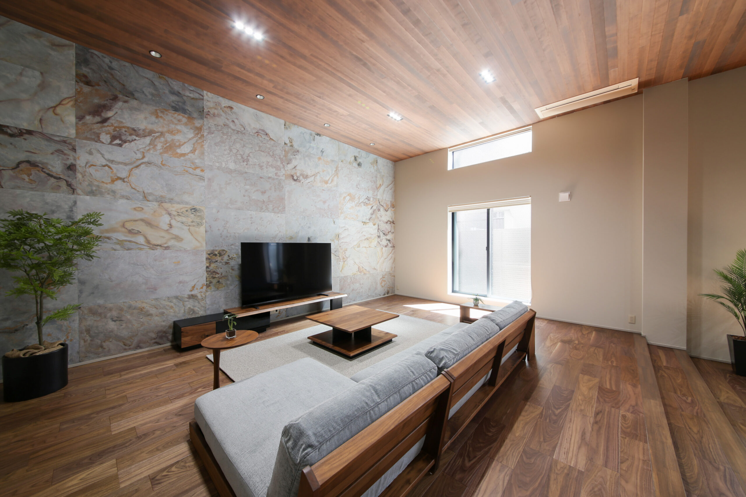 イヤホンのポスター撮影にてご利用いただきました